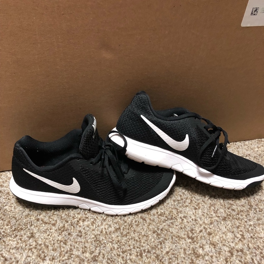 Nike tennis shoes